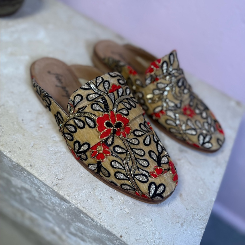 Free People embroidered mule flats floral boho slip on 36 - Picture 2 of 4